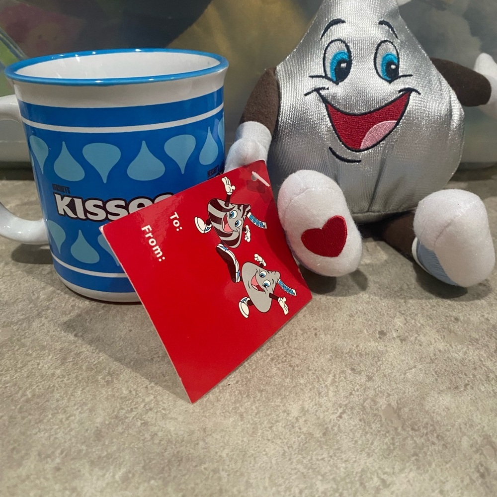 Vintage Hersheys kiss teddy’s and friends plush‎ and mug